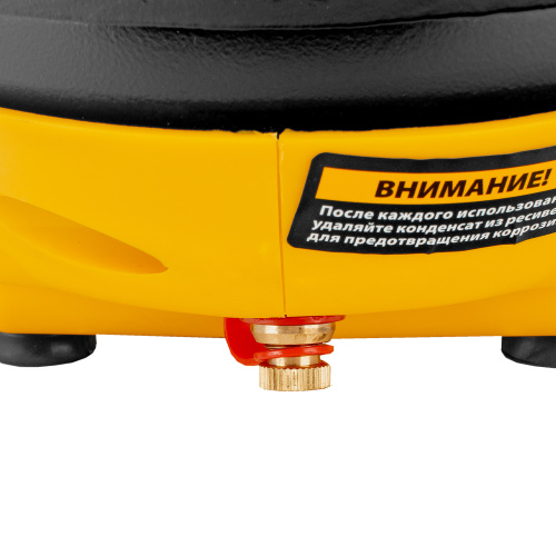 Компрессор воздушный DL1300, 10 бар, 1,3 кВт 180 л/мин 5 л, с набором аксессуаров Denzel по ценам производителя в Москве с доставкой по всей России