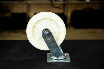 Колесо большегрузное поворотное SCdnb 42 100 мм полипропиленовое с тормозом по ценам производителя в Москве с доставкой по всей России