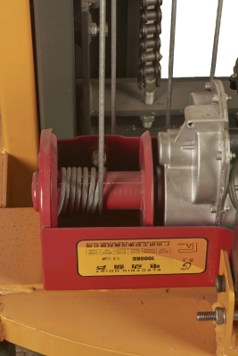 Штабелер с электроподъемом 1,5 т 1,6 м TOR TSW с лебедкой и пультом по ценам производителя в Москве с доставкой по всей России