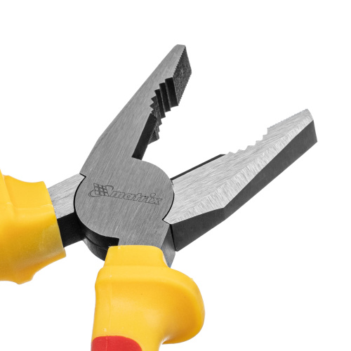 Плоскогубцы комбинированные Insulated, 200 мм, двухкомпонентные рукоятки Matrix Professional по ценам производителя в Москве с доставкой по всей России