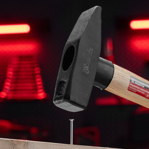 Молоток слесарный, 800 г, квадратный боек, деревянная рукоятка Matrix по ценам производителя в Москве с доставкой по всей России