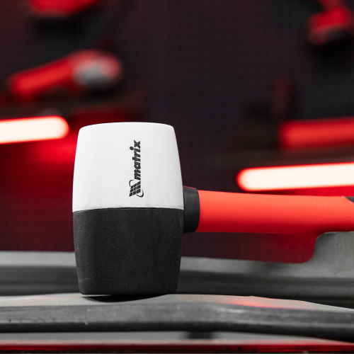 Киянка резиновая, 450 г, черно-белая резина, фибергласовая рукоятка Matrix по ценам производителя в Москве с доставкой по всей России