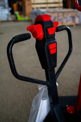 Штабелер самоподъемный 0,5 т 1,5 м TOR CDD05B самоходный по ценам производителя в Москве с доставкой по всей России