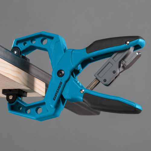 Струбцина клещеобразная 2-1/4, пластиковый корпус, храповой механизм жесткой фиксации, 58 мм Gross по ценам производителя в Москве с доставкой по всей России