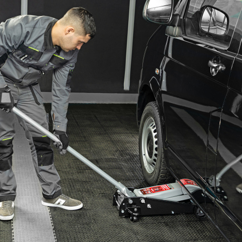 Домкрат гидравлический подкатной, 3 т, высота подъема 140-520 мм Matrix по ценам производителя в Москве с доставкой по всей России