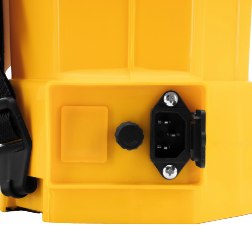 Опрыскиватель ранцевый аккумуляторный D-12LA, 12 л, 12 В, 8 Ач Denzel по ценам производителя в Москве с доставкой по всей России