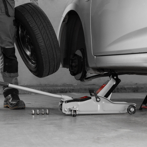 Домкрат гидравлический подкатной 2 т в пластиковом кейсе 85-330 мм. Low Profile Matrix по ценам производителя в Москве с доставкой по всей России