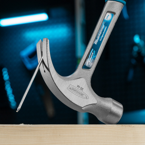 Молоток-гвоздодер, 570 г, цельнокованый, трехкомпонентная рукоятка Gross по ценам производителя в Москве с доставкой по всей России