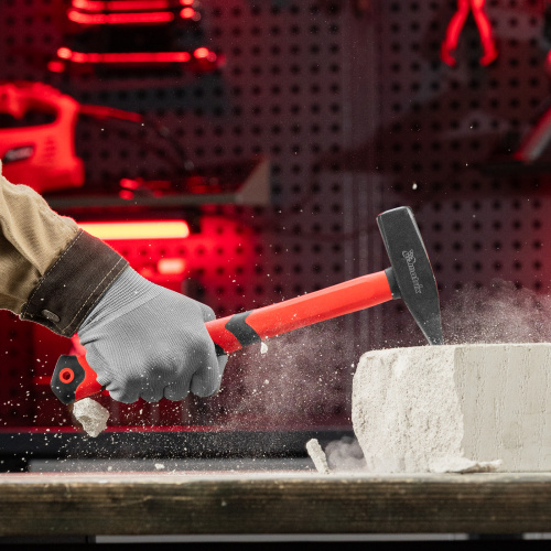 Молоток слесарный, 600 г, фибергласовая обрезиненная рукоятка Matrix по ценам производителя в Москве с доставкой по всей России