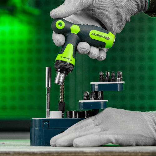 Отвертка Т-образная реверсивная с набором бит, торцевых головок, 33 предмета, CrV Сибртех по ценам производителя в Москве с доставкой по всей России