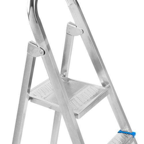 Стремянка, 4 ступени, стальная, оцинкованная Сибртех по ценам производителя в Москве с доставкой по всей России