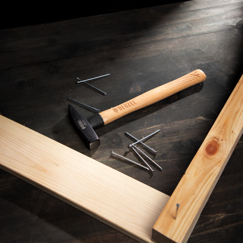 Молоток слесарный, 400 г, кованый квадратный боек, буковая рукоятка Denzel по ценам производителя в Москве с доставкой по всей России