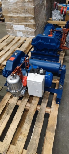 Лебедка монтажная У5120.60 г/п 630 кг Н-130 м (без каната) по ценам производителя в Москве с доставкой по всей России