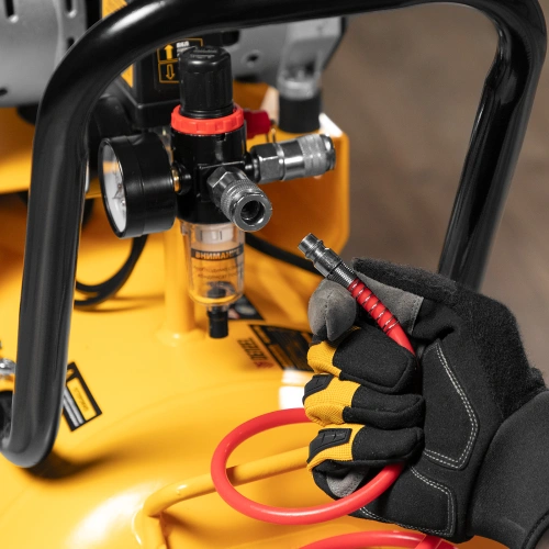 Компрессор безмасляный, малошумный DLS 1800/100,1800 Вт, 3x600, 100 л, 345 л/мин Denzel по ценам производителя в Москве с доставкой по всей России