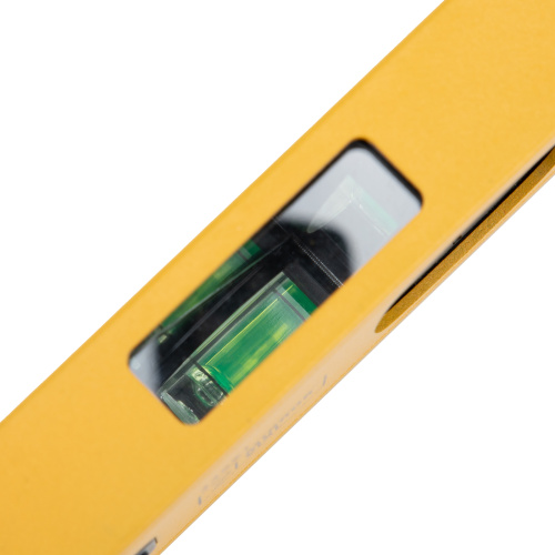 Уровень алюминиевый, магнит, фрезерованный, 3 глазка (1 зеркал.) 0,5 мм/м, 600 мм Denzel по ценам производителя в Москве с доставкой по всей России