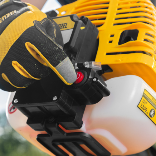 Триммер бензиновый DT-52E, 52 см3, неразъемная штанга, электростартер, состоит из 2 частей Denzel по ценам производителя в Москве с доставкой по всей России