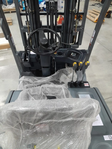 Погрузчик электрический четырехопорный TOR 2,0 т 4,5 м FB20R сайдшифт, своб. ход мачты купить в Москве с доставкой по всей России | ProtosMarket.ru