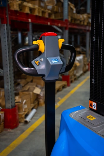 Штабелер самоходный 1,5 т 3,0 м TOR WS15H-3000SC PRO Li-ion 24/60 В/Ач контр. скорости подъема по ценам производителя в Москве с доставкой по всей России