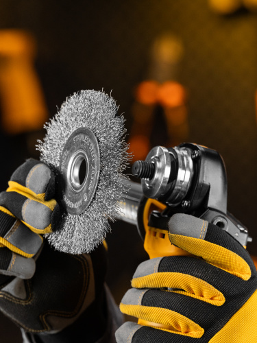 Щетка для УШМ, 125 мм, "Плоская", витая нержавеющая проволока 0.3 мм, посадка 22.2 мм Denzel по ценам производителя в Москве с доставкой по всей России