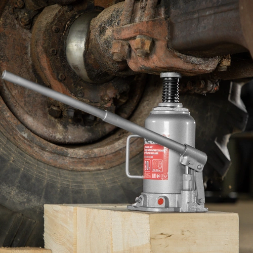 Домкрат гидравлический бутылочный, 20 т, высота подъема 242-452 мм Matrix по ценам производителя в Москве с доставкой по всей России