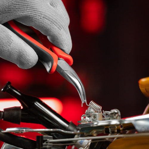 Длинногубцы изогнутые Mini, 130 мм, никелированные, авторазжим, двухкомпонентные рукоятки Matrix по ценам производителя в Москве с доставкой по всей России