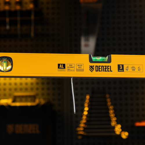 Уровень алюминиевый, магнит, фрезерованный, 3 глазка (1 зеркал.) 0,5 мм/м, 600 мм Denzel по ценам производителя в Москве с доставкой по всей России