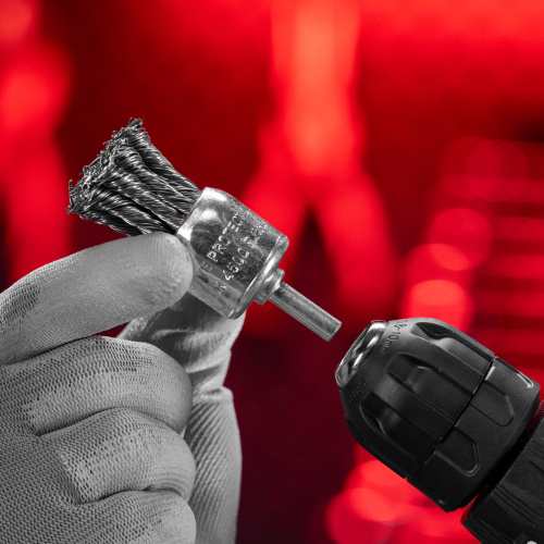 Щетка для дрели, 30 мм, "чашка" со шпилькой, крученая металлическая проволока Matrix по ценам производителя в Москве с доставкой по всей России