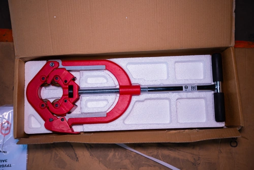 Труборез с хомутной защелкой TOR GH4S для стальных труб 2"- 4" по ценам производителя в Москве с доставкой по всей России