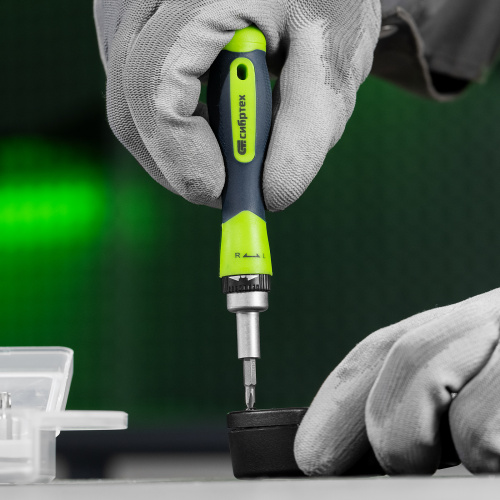 Отвертка реверсивная для точных работ с набором бит и торцевых головок, 32 предмета, CrV Сибртех по ценам производителя в Москве с доставкой по всей России