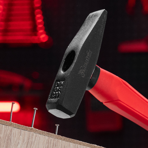 Молоток слесарный optimal, 200 г, фибергласовая обрезиненная рукоятка, квадратный боек Matrix по ценам производителя в Москве с доставкой по всей России