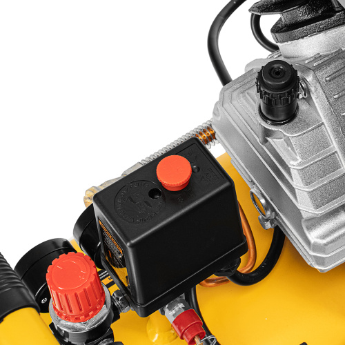 Компрессор воздушный прям. привод DCV1800/50, 1,8 кВт, 50 литров, 320 л/мин Denzel по ценам производителя в Москве с доставкой по всей России