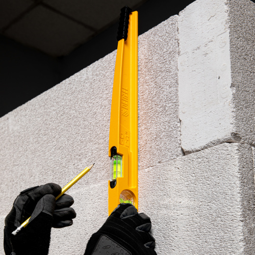 Уровень литой, 600 мм, 2 глазка, ударные площадки Denzel по ценам производителя в Москве с доставкой по всей России