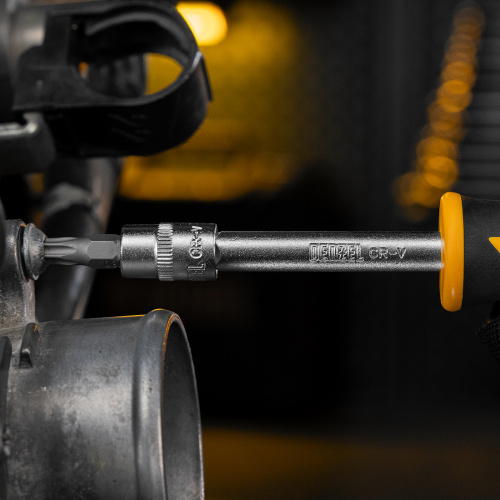 Набор инструментов, 1/2", 1/4", CrV, S2, пластиковый кейс, 82 предмета Denzel по ценам производителя в Москве с доставкой по всей России