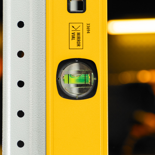 Уровень алюминиевый, магнит, фрезерованный, 3 глазка (1 зеркал.) 0,5 мм/м, 1200 мм Denzel по ценам производителя в Москве с доставкой по всей России