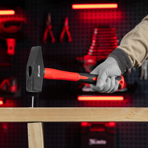 Молоток слесарный optimal, 1000 г, фибергласовая обрезиненная рукоятка, квадратный боек Matrix по ценам производителя в Москве с доставкой по всей России