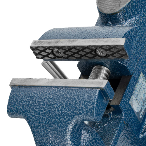 Тиски слесарные, настольные, поворотные, ширина рабочих губок 65 мм, наковальня Сибртех по ценам производителя в Москве с доставкой по всей России