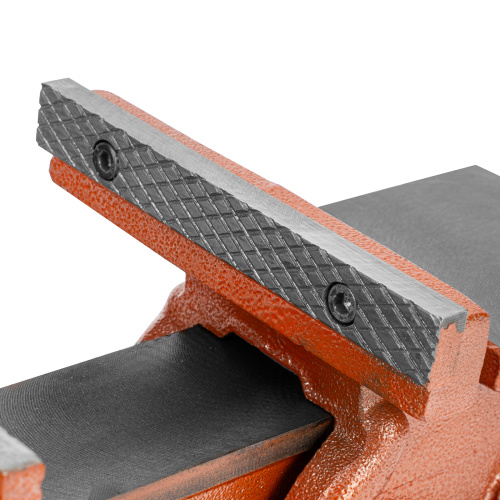 Тиски слесарные, 150 мм, поворотные, с наковальней Sparta по ценам производителя в Москве с доставкой по всей России