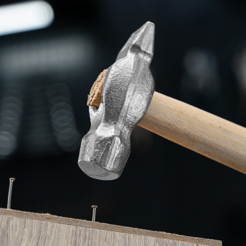 Молоток слесарный, 200 г, круглый боек, деревянная рукоятка по ценам производителя в Москве с доставкой по всей России