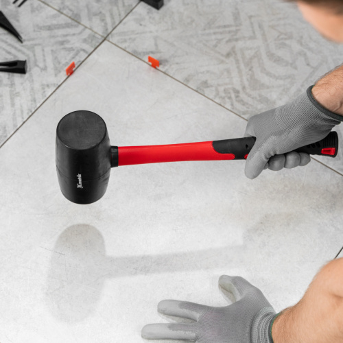 Киянка резиновая, 910 г, черная резина, фибергласовая рукоятка Matrix по ценам производителя в Москве с доставкой по всей России