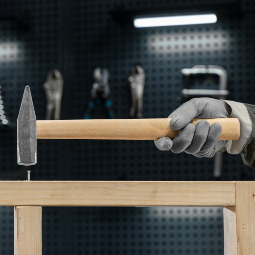 Молоток слесарный, 600 г, квадратный боек, деревянная рукоятка по ценам производителя в Москве с доставкой по всей России