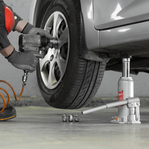 Домкрат гидравлический бутылочный, 6 т, h подъема 216-413 мм, в пластиковом кейсе Matrix по ценам производителя в Москве с доставкой по всей России