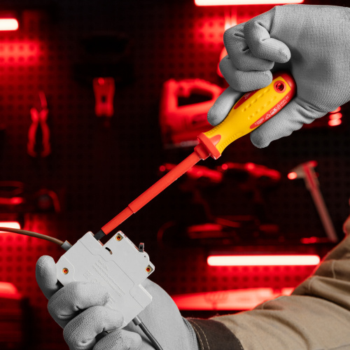 Отвертка Insulated, SL5.5 x 125 мм, CrMo, до 1000 В, двухкомпонентная рукоятка Matrix Professional по ценам производителя в Москве с доставкой по всей России