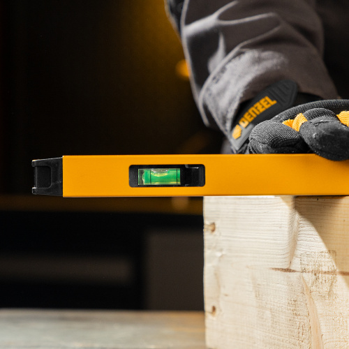 Уровень алюминиевый, магнит., фрезерованный, 3 глазка (1 зеркал.) 0,5 мм/м, 400 мм Denzel по ценам производителя в Москве с доставкой по всей России