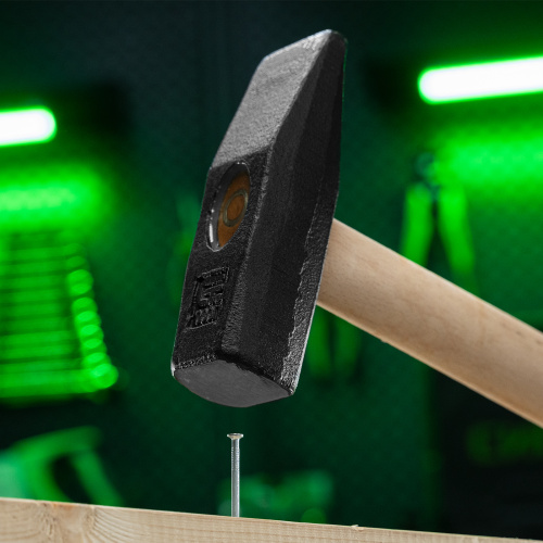 Молоток слесарный 1000 г, квадратный боек, деревянная рукоятка Сибртех по ценам производителя в Москве с доставкой по всей России