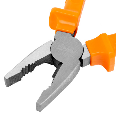 Плоскогубцы Classic, 180 мм, шлифованные, пластмассовые рукоятки Sparta по ценам производителя в Москве с доставкой по всей России