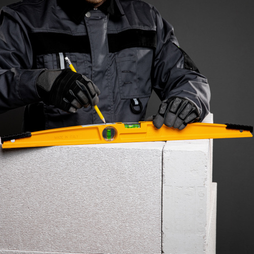 Уровень литой, 600 мм, 2 глазка, ударные площадки Denzel по ценам производителя в Москве с доставкой по всей России