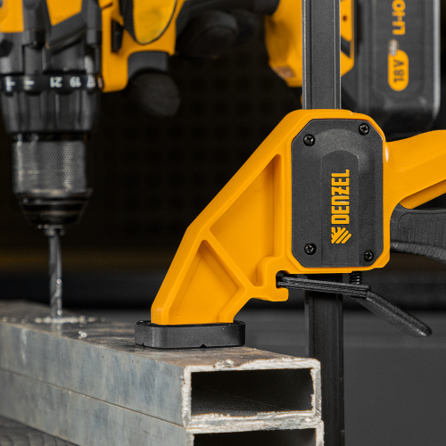 Струбцина F-образная, быстрозажимная, 450 х 80 мм, усиленный нейлоновый корпус Denzel по ценам производителя в Москве с доставкой по всей России