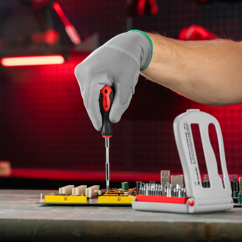 Отвертка для точных работ с насадками Fusion, 22 предмета, в пластиковом пенале Matrix по ценам производителя в Москве с доставкой по всей России