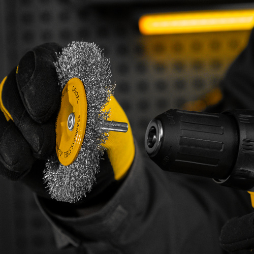 Щетка для дрели 100 мм, Плоская, со шпилькой, нержавеющая витая проволока Denzel по ценам производителя в Москве с доставкой по всей России