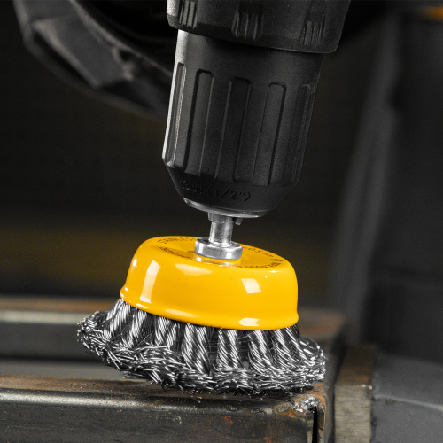 Щетка для дрели, 65 мм, Чашка, со шпилькой, нержавеющая крученая проволока Denzel по ценам производителя в Москве с доставкой по всей России